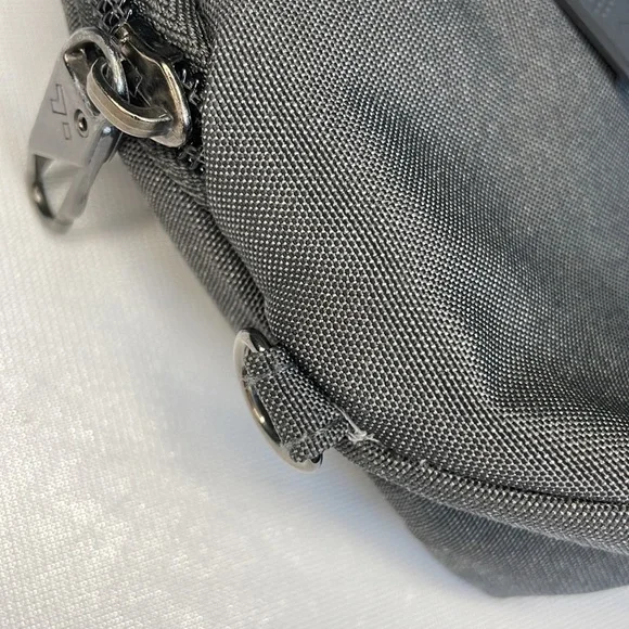 Travelon Anti-Theft Metro Convertible Small Crossbody Belt bag - Picture 10 of 15